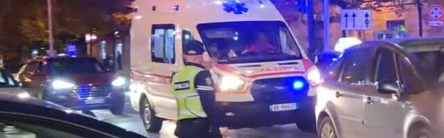 TRAGEDIJA U DRAČU: Devojčica stajala na terasi s roditeljima, pa pala sa sedmog sprata - hitno prebačena u bolnicu!