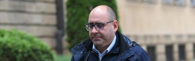 Zašto baš Đukanović brani naprednjake?