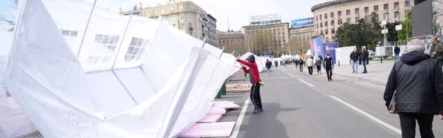 "Šatori se kreću levo-desno da bi delovalo da ih ima više"