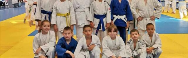 Uspeh džudista iz Leskovca na međunarodnom turniru- 11 medalja i pehar