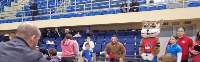 Mali sajam sporta u Smederevu: Sportski savez Srbije donirao lopte budućim šampionima