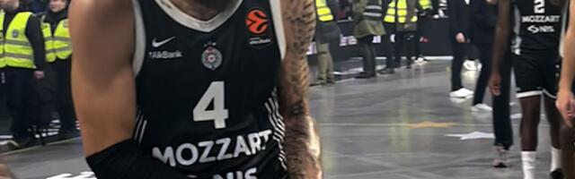 Šok! Navijači gađali upaljačima košarkaše Partizana nakon teškog poraza u Areni