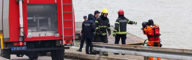 OČEVIDAC OPISAO DRAMU NA ADI HUJI: Auto je bio tik do vode kada je vozač uspeo da otvori vrata i izađe, a "alfa" je onda skroz potonula (foto, video)