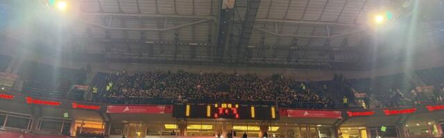 Grobari stigli na derbi! Evo koliko navijača crno-belih je prisutno u Areni, viđene i tenzije na ulazu