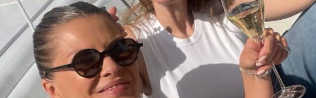 Melina Džinović nazdravlja na jahti milionera: Pozirala u venčanici od 8.000 evra (FOTO)