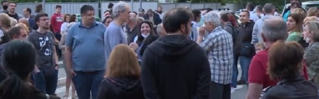 POBUNA Stanari blokirali saobraćaj, ne žele višespratnicu
