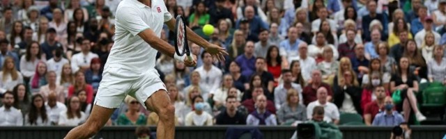 Federer se volšebno spasio: Manarino poveo 2:1 u setovima, pa posle predao meč zbog povrede