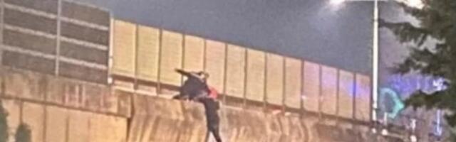 O NJEMU DANAS CELA ZEMLJA PRIČA! Muškarac na Božić video ženu na mostu, pa ju je jednim potezom OVAKO sprečio DA SE UBIJE (VIDEO)