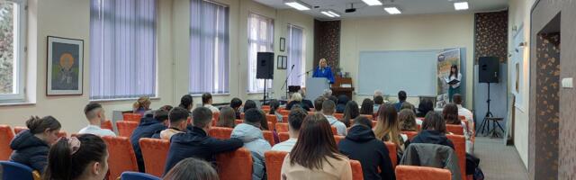 Gimnazija: Uručene nagrade pobednicima literarnog i foto konkursa