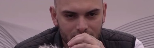 (VIDEO) "OVO JE TROFEJ" Toma se pojavio sa ISFLEKANOM MAJICOM posle S*KSA sa Paulom, ona se ŠOKIRALA!