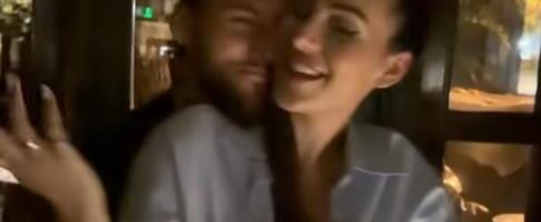 ANASTASIJA I GUDELJ RAZMENJUJU NEŽNOSTI U KAFANI On je čvrsto grli - zaljubljeni kao prvog dana: Vernost i poštovanje