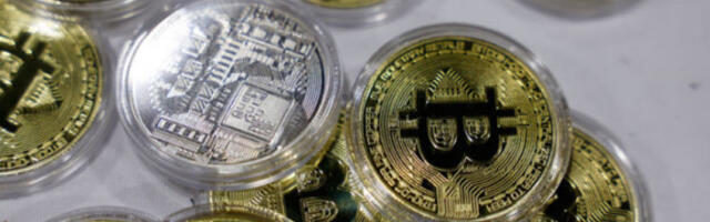 Биткоин забележио слаб раст на 57.220 евра