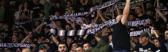 Skandalozan prekid u Nišu! Sudije napustile teren zbog navijača Partizana (VIDEO)