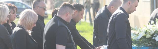 SAHRANJEN DRAGAN LAZIĆ! Ovo su bile POSLEDNJE REČI koje su mu uputili DARKO I MAJKA BRANKA! (VIDEO)