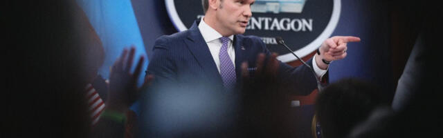 Хегсет у страху од смене покренуо чистку у Пентагону