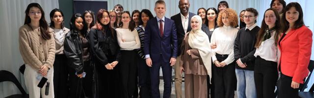 Gujon sa studentima Sorbone: Srbija gradi mrežu mladih u svetu koji su je posetili, upoznali i zavoleli