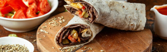 Viralni doner kebab iz rerne: Sočno, začinjeno meso kao iz “brze hrane”, ali pripremljeno kod kuće