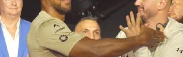 Albanski bokser "uvukao" Džošuu da pokaže dvoglavog orla, fotografija sa merenja izazvala buru reakcija