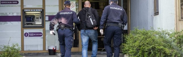 Dobar tajming?! Diler prodavao drogu za vreme policijskog časa