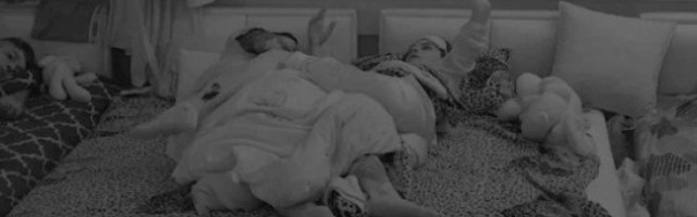 SNIMILA IH KAMERA KAKO SE MAZE I DODIRUJU! Sandra Rešić sa ovim zadrugarom razmenjivala nežnosti ispod jorgana! /VIDEO/