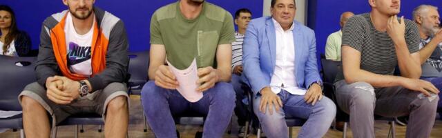 Oglasio se Ražnatović i čestitao "džokeru"