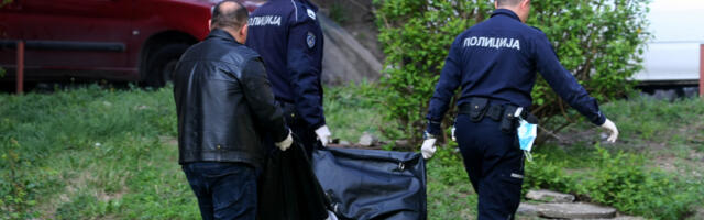 TELO U FAZI RASPADANJA IZVUČENO IZ JABLANICE KOD LESKOVCA Prolaznici uočili leš i pozvali policiju