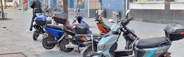 VIDEO: Novo prevozno sredstvo mladih – brzo, nečujno i zakonski neregulisano