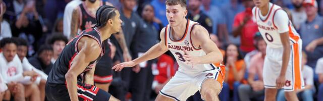 Srbin zakucavanjima zaludeo NCAA /VIDEO/