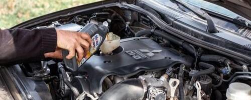 Da li preterujete sa dolivanjem ulja? Stručnjaci upozoravaju: Možete da napravite ogroman problem