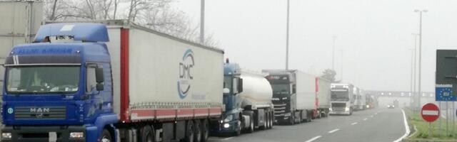 Teretnjaci se na Batrovcima zadržavaju 6 sati, na Sremskoj Rači 2 sata