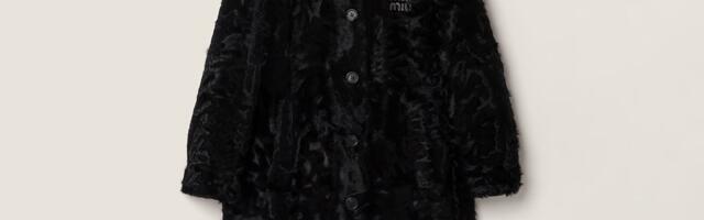 Koliko vremena vam treba da zaradite ovoliki novac? Glumica prošetala u kaputu od skoro 2.000.000 dinara