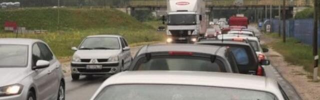 OGROMNE KOLONE KOD ZLATIBORA! Veliki broj građana se vraća kući sa najpoznatije planine u Srbiji - potpuni kolaps! (VIDEO)