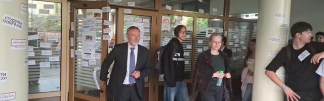 Roditelji učenika Jovine gimnazije ispred Mašinske škole organizuju otvoreni savet