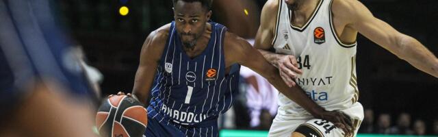 Efes se oprostio od legende kluba: Francuz posle osam godina završio svoje na Bosforu