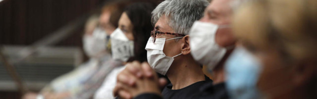 VLADA POTVRDILA: Radno vreme tržnih centara, kafića, usluga do 20 časova