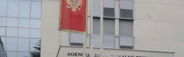 Ko parališe crnogorsku službu?