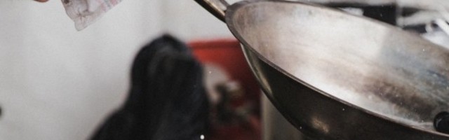 HRANA VAM SE LEPI ZA TIGANJ? Ovaj trik će rešiti problem! /VIDEO/