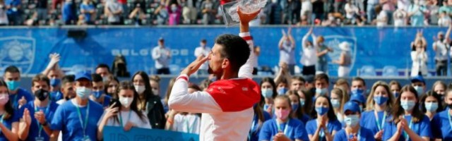 NOVAK PRIŽELJKUJE RAFU U POLUFINALU ROLAN GAROSA! Mogu da POBEDIM bilo koga na bilo kojoj PODLOZI!