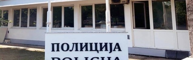 Natpisi na zgradi Policijske uprave i na latinici