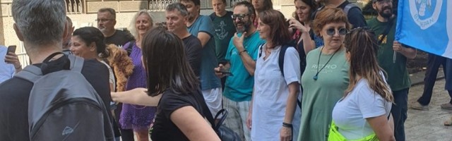 Aktivisti i građani pustili političare i Zakon niz vodu (FOTO I VIDEO)