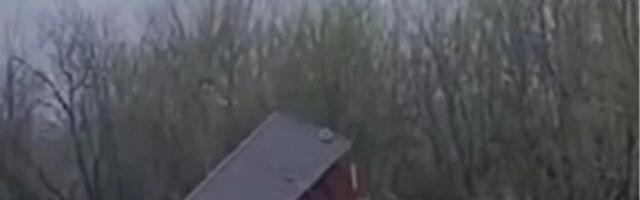 DRAMATIČAN SNIMAK IZ ODžAKA: Reka "nosi" jednu od vikendica, podzemne vode prave dodatni problem