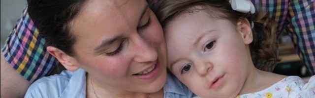 "Gledaš dete kako se razvija, a ne želiš da poraste": Potresne reči majke u 10 TAČAKA za POMOĆ maloj Aniki