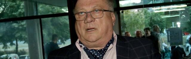 "Ne ljuti se na nas": Sin Halida Bešlića objavio potresnu sliku oca u bolnici (FOTO)