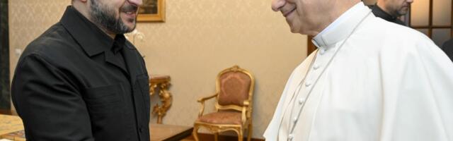 SASTALI SE PAPA I ZELENSKI: Poglavar Rimokatoličke crkve poziva na dijalog da bi se postigao "pravedan i trajan mir" (FOTO)