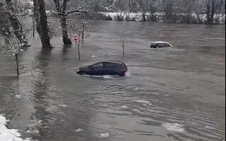 Drina podivljala: Vanredna situacija u Zvorniku, automobili završili pod vodom (FOTO/VIDEO)