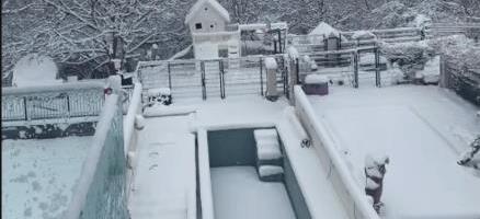 NEPREPOZNATLJIVA IMANJA POZNATIH! Sneg zavejao luksuzne vile, beli pokrivač svuda: Pogledajte samo ove kadrove (FOTO)