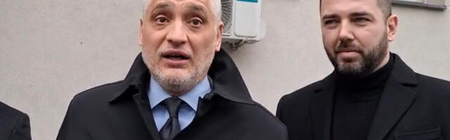 "Ako si gej, ne idi u crkvu zbog dece!" Čeda pozirao s Acom, pa pobesneo zbog poruke: "I Bog će me razumeti"