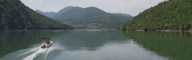 Zablistaće srpski Maldivi: U pauzi takmičenja sportisti čiste jezero Perućac