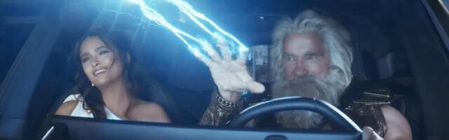 Glavne zvezde BMW-ove Super Bowl reklame su Zevs, Hera i iX SUV (VIDEO)