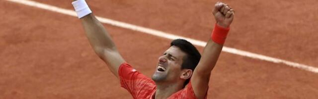 CIFRA OD KOJE SE PADA U NESVEST! Ovako nešto se ne pamti na Vimbldonu! Evo koliko će NOVAK DA ZARADI ako odbrani trofej!